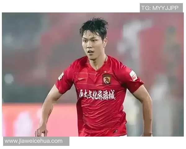 中国足球历史十大顶级中后卫球星排名与成就解析 中国足球历史十大顶级中后卫球星排名与成就解析