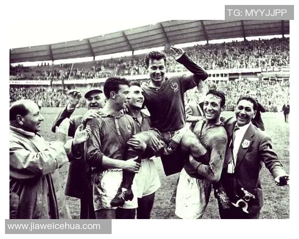 足球历史上最伟大的100位球员榜单及其传奇瞬间回顾