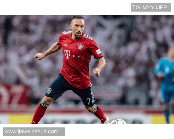 从街头球场到绿茵传奇:足球球星们的童年训练故事与成长历程 从街头球场到绿茵传奇:足球球星们的童年训练故事与成长历程